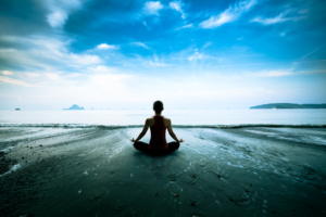 girlmeditating_atocean